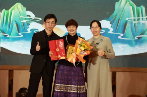 紅杏林老師與末兒老師合影